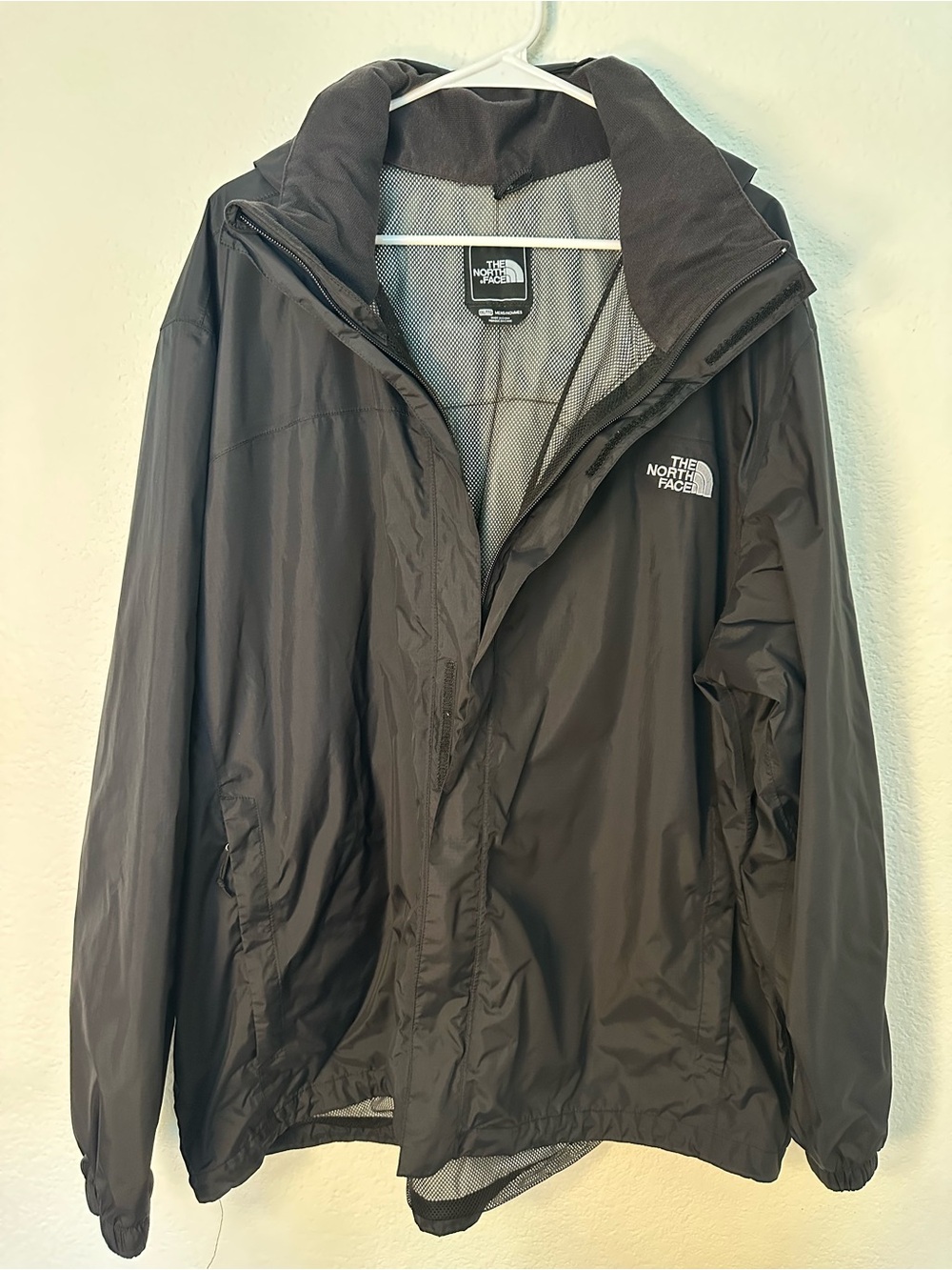 The North Face HyVent Rain Jacket Men’s XXL Black Hooded Waterproof Windbreaker